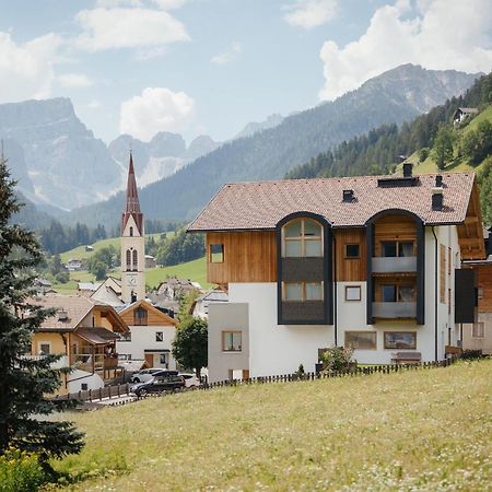 Berghotel Sanvi San Martino in Badia Exteriör bild