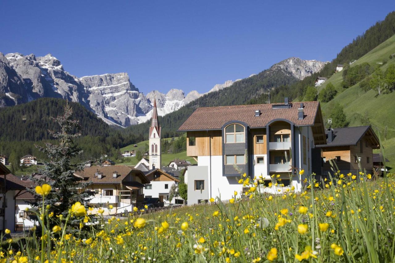 Berghotel Sanvi San Martino in Badia Exteriör bild