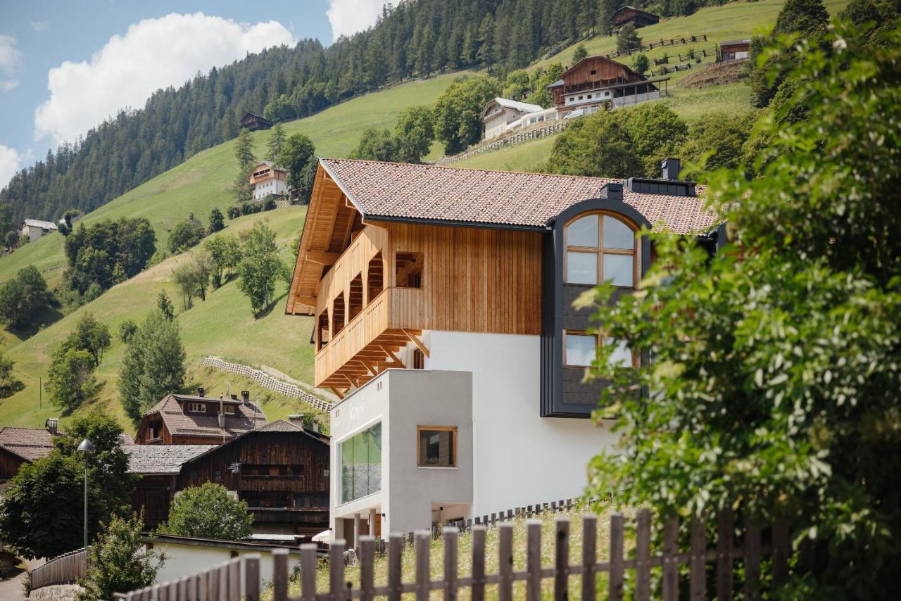 Berghotel Sanvi San Martino in Badia Exteriör bild