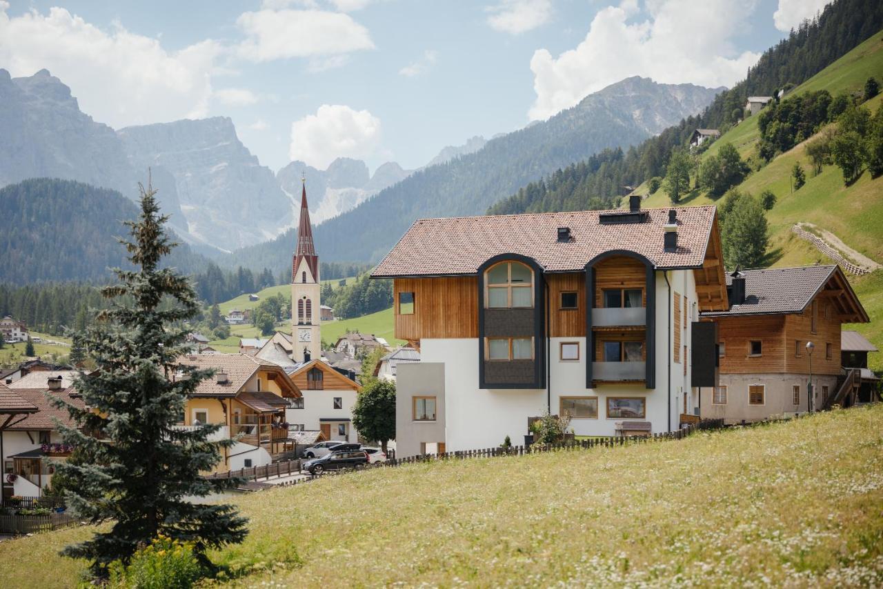 Berghotel Sanvi San Martino in Badia Exteriör bild